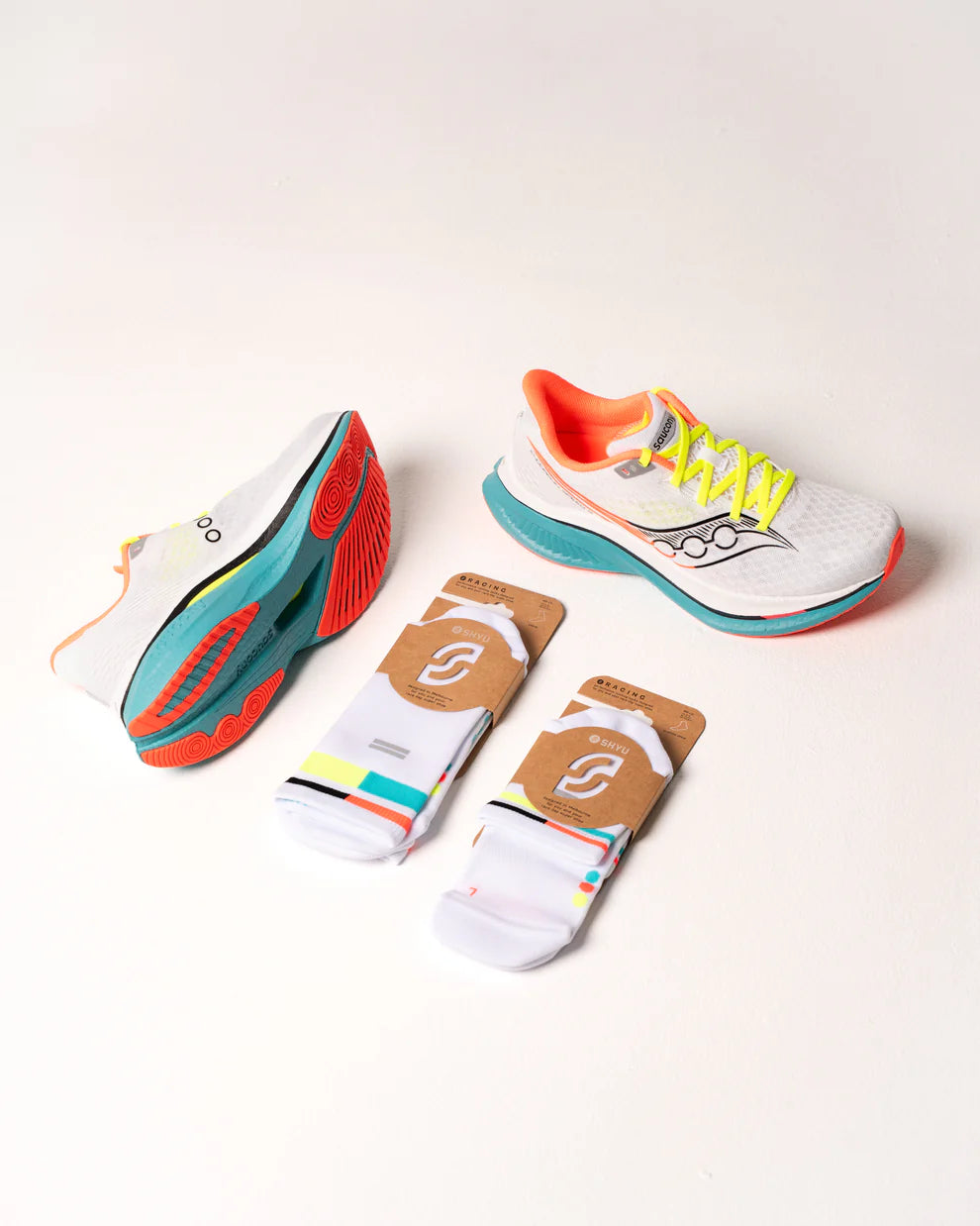 【SHYU 競賽跑襪】專為 Saucony 碳板鞋設計｜white | mute | ant 台灣官方合作夥伴