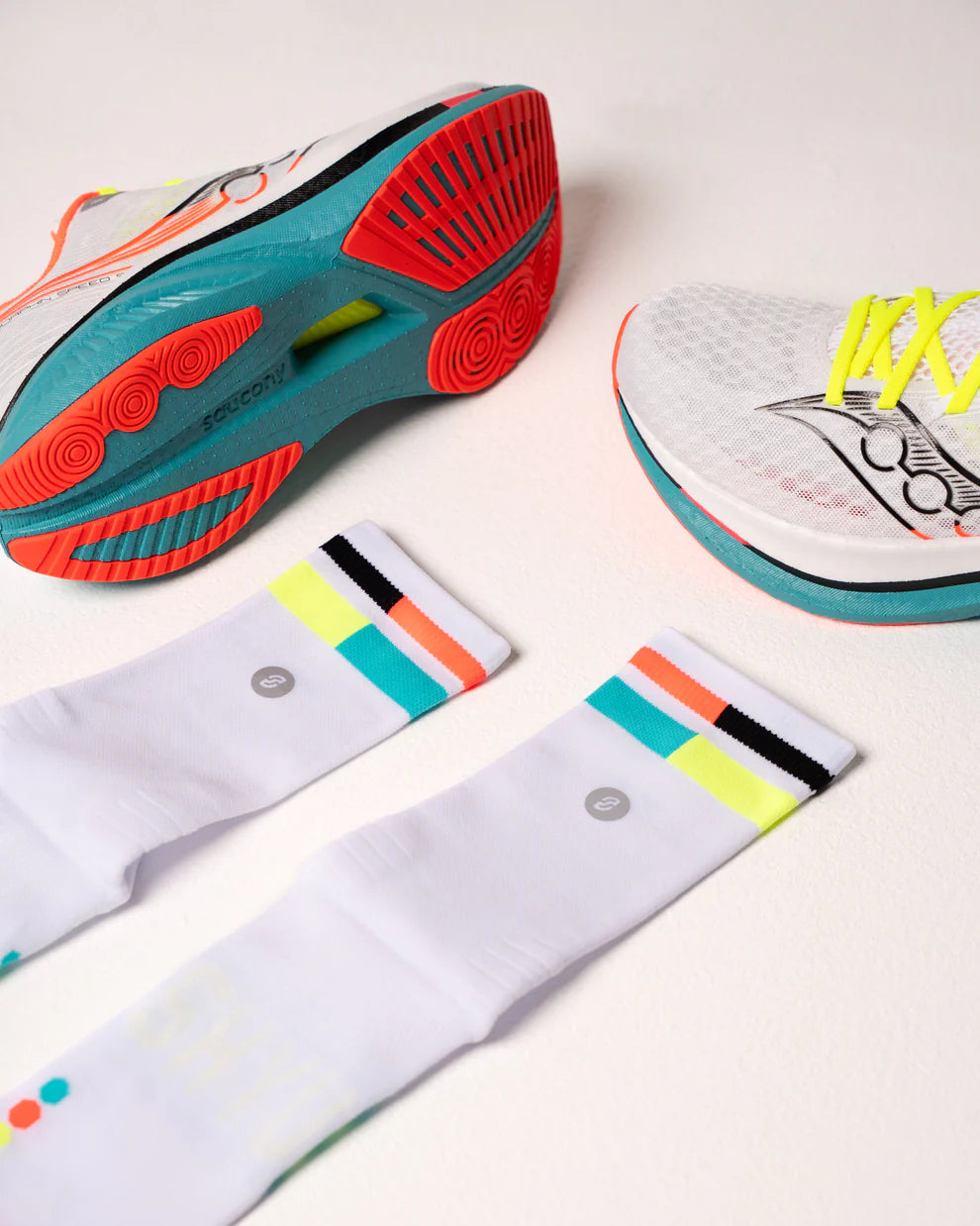 【SHYU 競賽跑襪】專為 Saucony 碳板鞋設計｜white | mute | ant 台灣官方合作夥伴